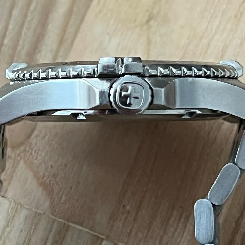 Wenger Men’s Watch Large White Dial Stainless Steel Bracelet Date Window 24 Hour